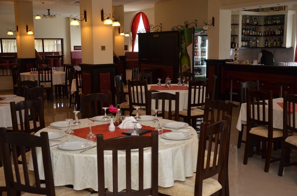 Hotel Restaurant La Conac Botiz Exterior foto